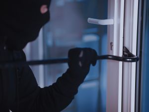 إحباط محاولة سرقة منزل عائلة الفنان علي الديك في اللاذقية