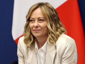 ضغوط يمينية على حكومة إيطاليا بشأن احتياطيات الذهب