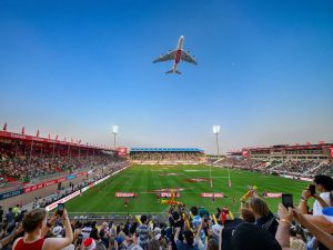 طائرة الإمارات A380 تحلّق في أجواء بطولة سباعيات الرجبي احتفالاً بعيد الاتحاد