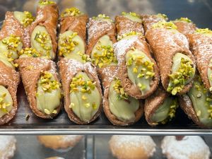 طريقة تحضير حلوى الكانولي الإيطالية