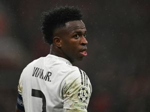 تصاعد التوتر بين فينيسيوس جونيور وجماهير ريال مدريد