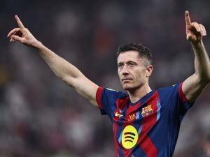 ليفاندوفسكي يطارد رقم ميسي التاريخي في دوري الأبطال