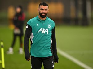 سلوت يفتح الباب أمام عودة محمد صلاح أساسيًا أمام مارسيليا