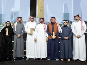 خالد مبارك من بلدية دبي يحصل على جائزة منصور بن محمد للمواهب الإماراتية الصاعدة في حفل جوائز إنترسك 2026