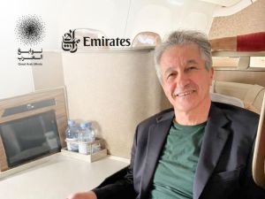 طيران الإمارات تحتفي بنوابغ العرب وتكرّمهم أثناء رحلاتهم على متنها