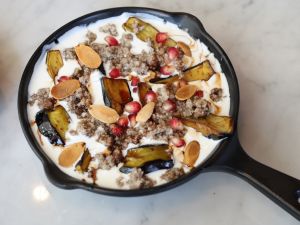 فتة المكدوس بدبس الرمان