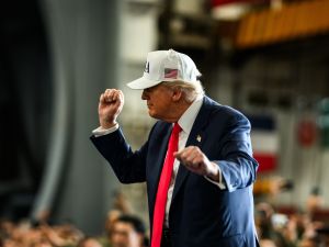 ترامب: الكونغرس يمنعني من الحصول على وسام الشرف