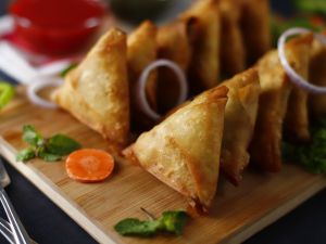 سمبوسة باللحم والخضار