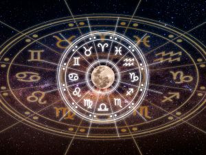 حظك الأسبوع الأول من نيسان/أبريل 2026 في الحب والعمل والصحة