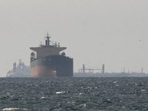 سفينة في مضيق هرمز