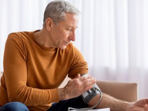 ماذا يحدث إذا نسي المريض تناول جرعة دواء الضغط أثناء الصيام؟