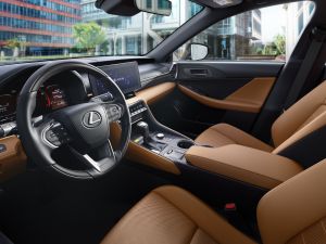 لكزس تكشف عن الطراز الجديد IS350 في الشرق الأوسط بأداءٍ أرقى وتصميمٍ متجدّد