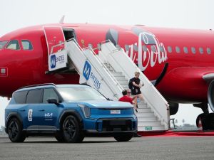 كيا تدعم جولة كأس بطولة العالم FIFA™ من كوكاكولا عبر حلول تنقل فاخرة في منطقة الشرق الأوسط وأفريقيا