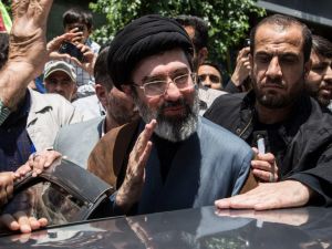 مُجتَبى خامنئي نجا من الغارات الجوية الأمريكية والإسرائيلية(AFP)