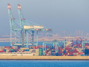 المنامة، البحرين - 8 يناير 2024: منظر بانورامي للميناء التجاري في البحرين