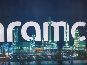 أرامكو تطرح نفطاً في عطاءات نادرة