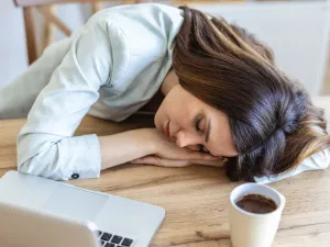 أسباب خفية وراء تعبكِ اليومي المستمر