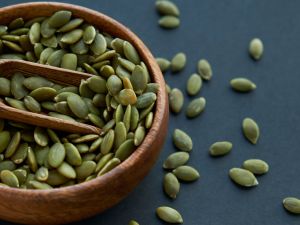 صدمة: ملعقة من بذور اليقطين على الريق… ماذا تفعل بجسمك؟