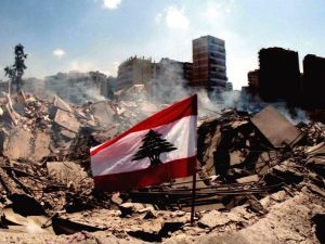 علم لبنان رغم الحرب