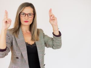 متلازمة المرأة المحظوظة… هل الحظ مجرد صدفة؟