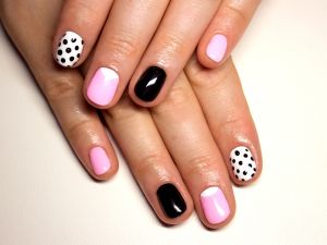 موضة أظافر البولكا دوت… ترند 2026 الأكثر أناقة ومرحًا
