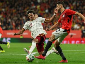 هتافات مثيرة للجدل في مباراة إسبانيا ومصر