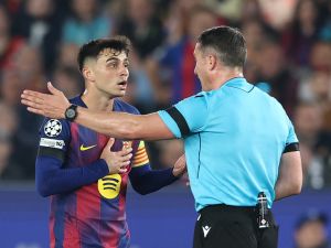 القانون يكشف خطأ الحكم الفادح في عدم احتساب ركلة جزاء لبرشلونة