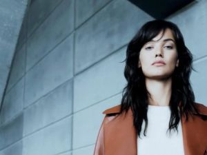 بينار دينيز تكشف أسرارًا صادمة عن تجربتها مع الأمومة