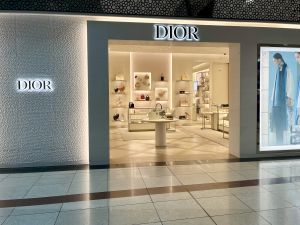 مبيعات السلع الفاخرة تتراجع في الإمارات