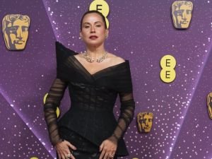 ريا أبي راشد تتألق في مهرجان كان السينمائي بإطلالة تجمع الرقي والبريق