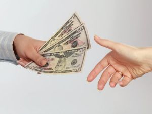 تفسير حلم اختي تعطيني فلوس