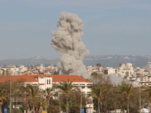 Israeli strike kills four, wounds more than 10 in south Lebanon