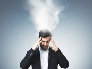 تأثير التوتر وقلة النوم على مظهر الرجل وثقته بنفسه