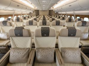 طيران الإمارات تكمل تحديث أول طائرة إيرباص A380 ذات الدرجتين