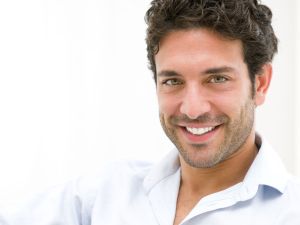 تفسير حلم شاب جميل يبتسم لي للعزباء