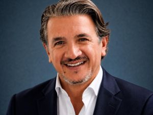 المؤسسات الإماراتية تتقدم على نظيراتها العالمية في إعادة رسم استراتيجياتها التقنية