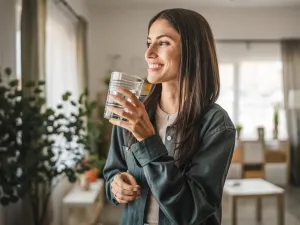 لماذا يجب أن تشرب الماء قبل أن يطلبه جسمك؟