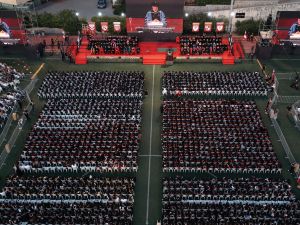 الجامعة الأميركية في بيروت تسلّم 1,470 خرّيجًا شهادات البكالوريوس في احتفال تخرّجها السابع والخمسين بعد المئة