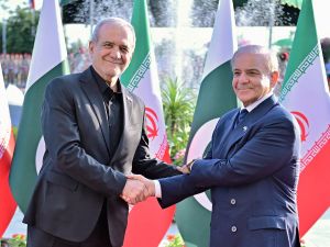 Iranian President visits Pakistan as US–Iran diplomacy gains momentum