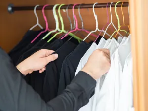 7 قطع أساسية يجب أن تكون في خزانة كل رجل هذا الصيف