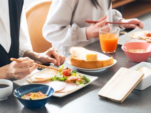 أطعمة ومشروبات تساعد طلاب التوجيهي على التركيز خلال فترة الامتحانات
