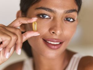 أعراض نقص فيتامين د عند النساء وتأثير نقصه على العظام والعضلات