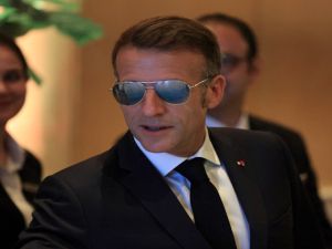 ماكرون يواصل زيارته إلى سوريا بعد انفجارين وقعا قرب فندق إقامته في العاصمة دمشق