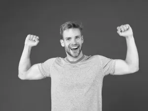 أطعمة خارقة لبناء العضلات.. ماذا يأكل الرجال لتحقيق جسم أقوى؟