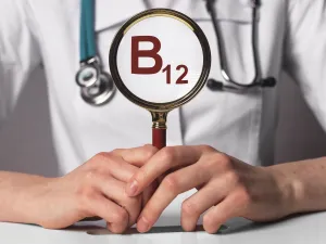 لا تتجاهلها.. علامات قد تكشف نقص فيتامين B12 عند الرجال