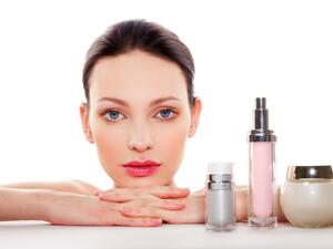 معلومة لصحتك.. 8 مستحضرات تجميل محظورة على الحامل