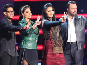 بدت إطلالة النجمة اللبنانية إليسا مثالية ليلة الأمس في برنامج ذا فويس