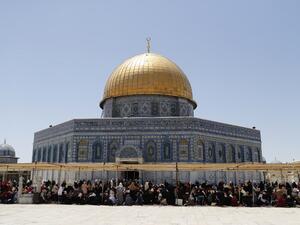Palestinian women sit under a tend next to the Dome of the Rock mosque in Jerusalem's Al-Aqsa Mosque compound on the first Friday prayers of the Muslim holy month of Ramadan on May 18, 2018. (Ahmad GHARABLI / AFP)