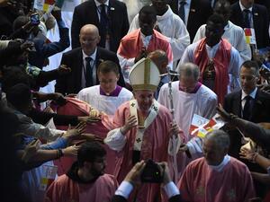 Worshippers reach out to Pope Francis (C) as he leaves the Prince Moulay Abdellah Sports Centre after celebrating a mass, in the Moroccan capital Rabat on March 31, 2019. 
Fadel SENNA / AFP