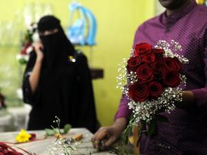 A florist prepares a Valentine's Day bouquet of flowers for a Saudi client at a flower shop in Jeddah on Feb. 14, 2018 (STRINGER / AFP)